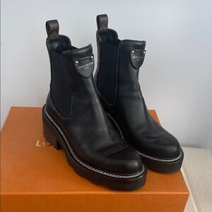 Louis Vuitton Black Calfskin Monogram Beauburg Ankle Boots 36.5